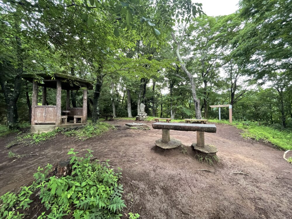 吾妻山 ベンチ