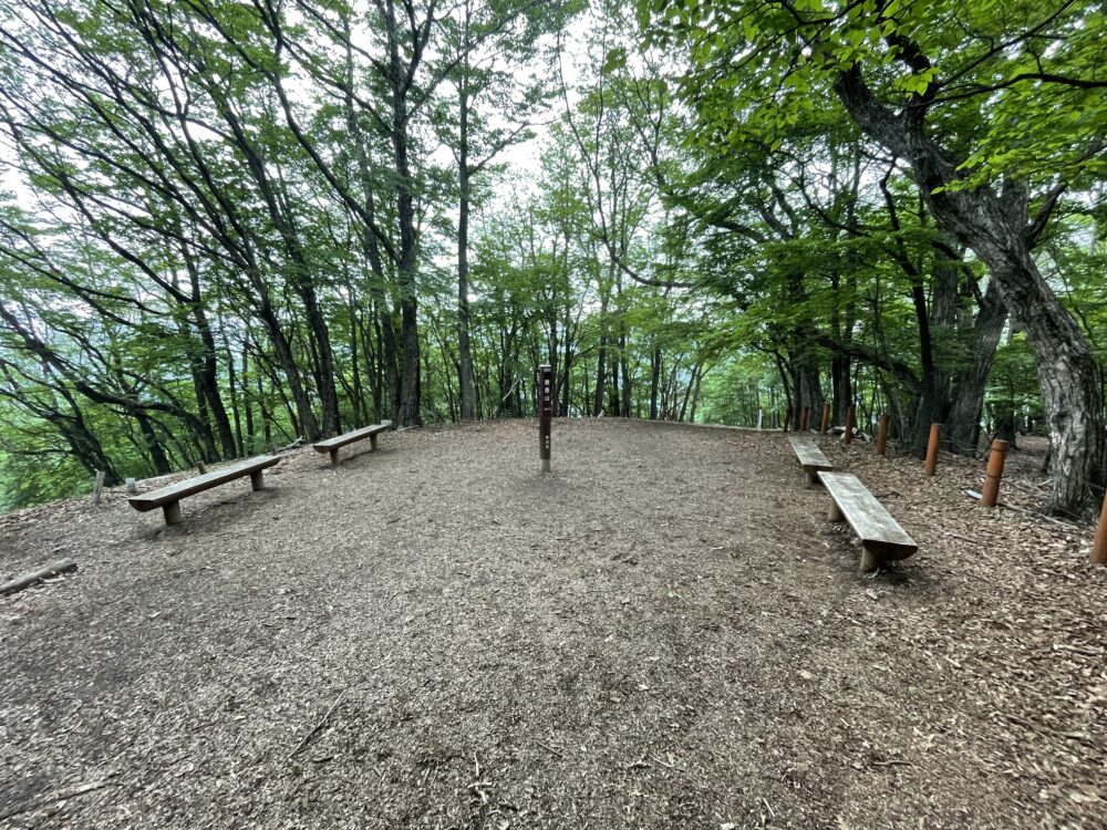 惣岳山 ベンチ